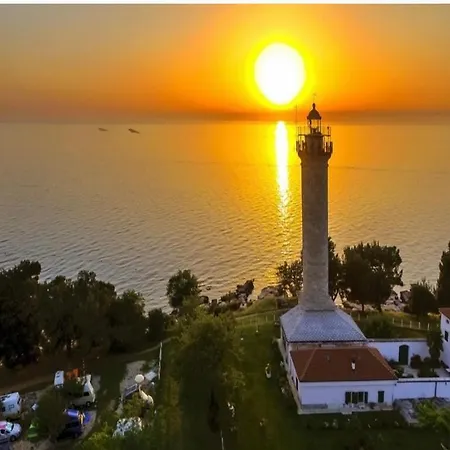 Lighthouse Mit Pool Und Jacuzzi * Bašanija