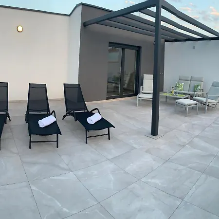 Lighthouse Mit Pool Und Jacuzzi * Basanija